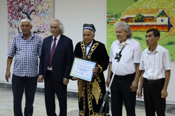 “Ona yurtim Jalaquduq tarovati” — musavvir Rustam Urazov ijodiy merosining oilaviy talqini