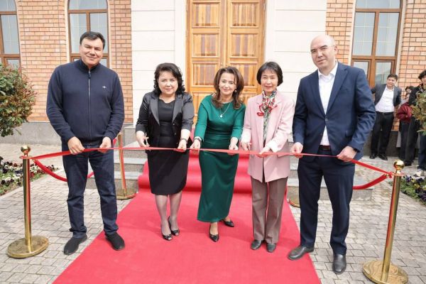 Dilorom Mamedova ijodiga bag‘ishlangan “Dilorom Mamedovaning 100 ta noyob asari” nomli ko‘rgazma