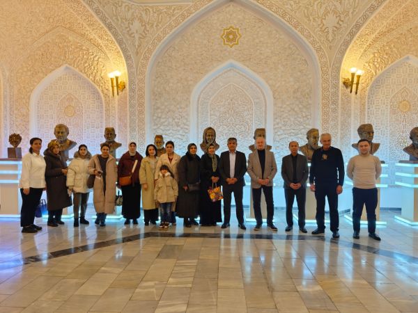 “Teatr – ibratxonadir”: badiiy-ma’naviy tadbir doirasidagi teatr tashrifi