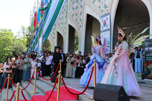 Xalqaro an’anaviy tasviriy va amaliy san’at festivalining tantanali yopilish hamda g‘oliblarni taqdirlash marosimi bo‘lib o‘tdi