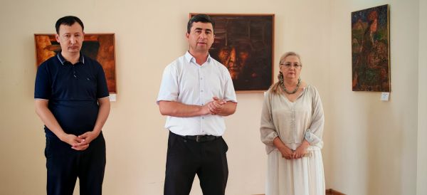 Navoiyda qoraqalpoq rassomlarining ko‘rgazmasi ochildi