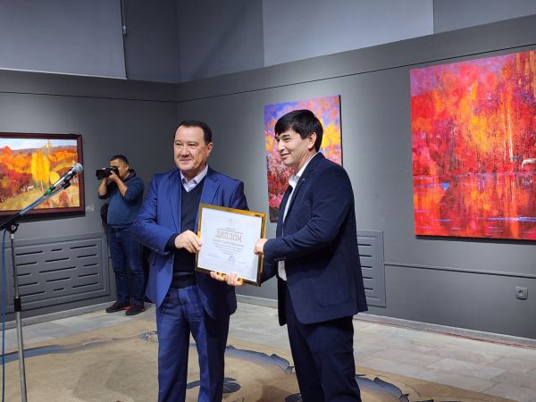 Ulug‘bek Rajabov “Uchar tuya rivoyati” shaxsiy ko‘rgazma ochildi