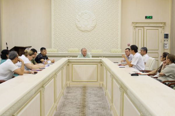 O‘zbekiston Badiiy akademiyasi majlislar zalida 10-Toshkent xalqaro zamonaviy san’at biennalesining navbatdagi yig‘ilishi bo‘lib o‘tdi.