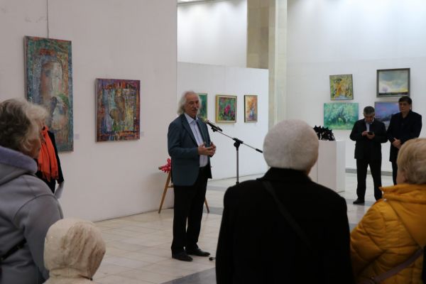 В Центральном выставочном зале открылась Республиканская художественная выставка «Весенний вернисаж»
