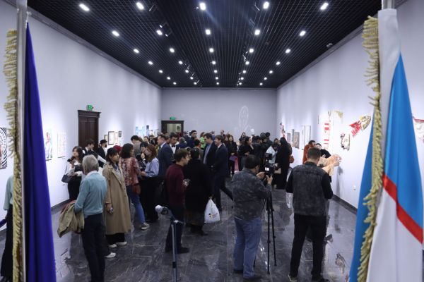 “Akademiya” galereyasida “Ruminiya milliy liboslaridan ilhomlanib” ko‘rgazmasi ochildi