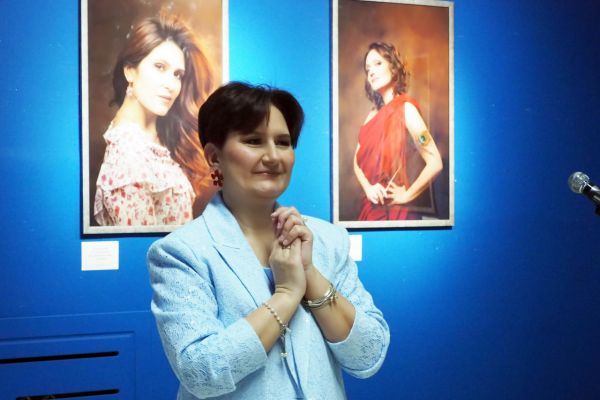 Toshkent fotosuratlar uyida Natalya Ilyinaning “Men otkritka emasman” nomli shaxsiy fotoko‘rgazmasi ochildi