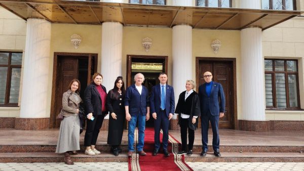 Встреча в Академии художеств Узбекистана с представителями Российской академии художеств