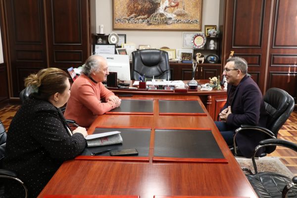 Встреча в Академии художеств Узбекистана с представителем Болгарии