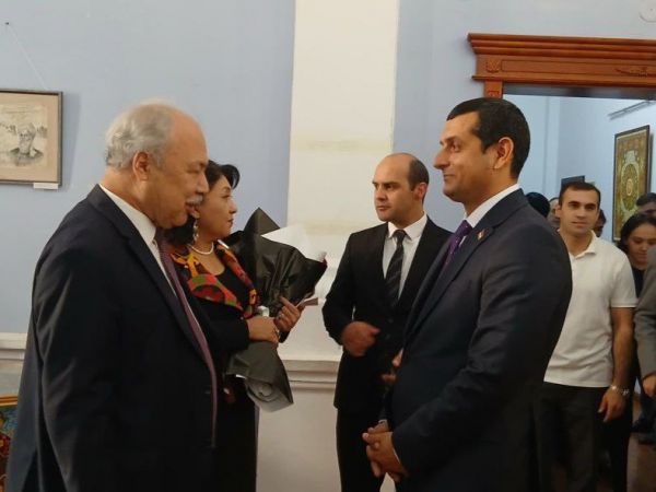 “Tasvirlarda do‘stlik aksi”