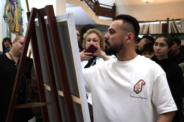 Umar Rajabov tomonidan rangtasvir bo‘yicha mahorat darsi tashkil etildi