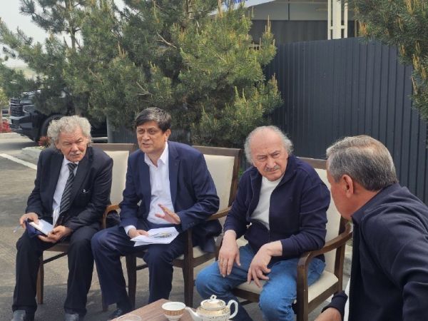 O‘zbekiston Badiiy akademiyasi raisi Akmal Nur xizmat safari bilan Andijon viloyatida bo'ldi