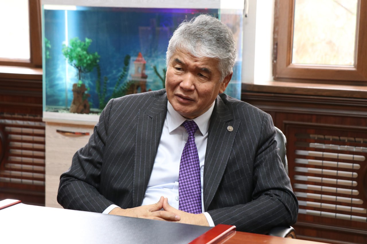 Визит председателя ТЮРКСОЙ Султана Раева в Академию художеств