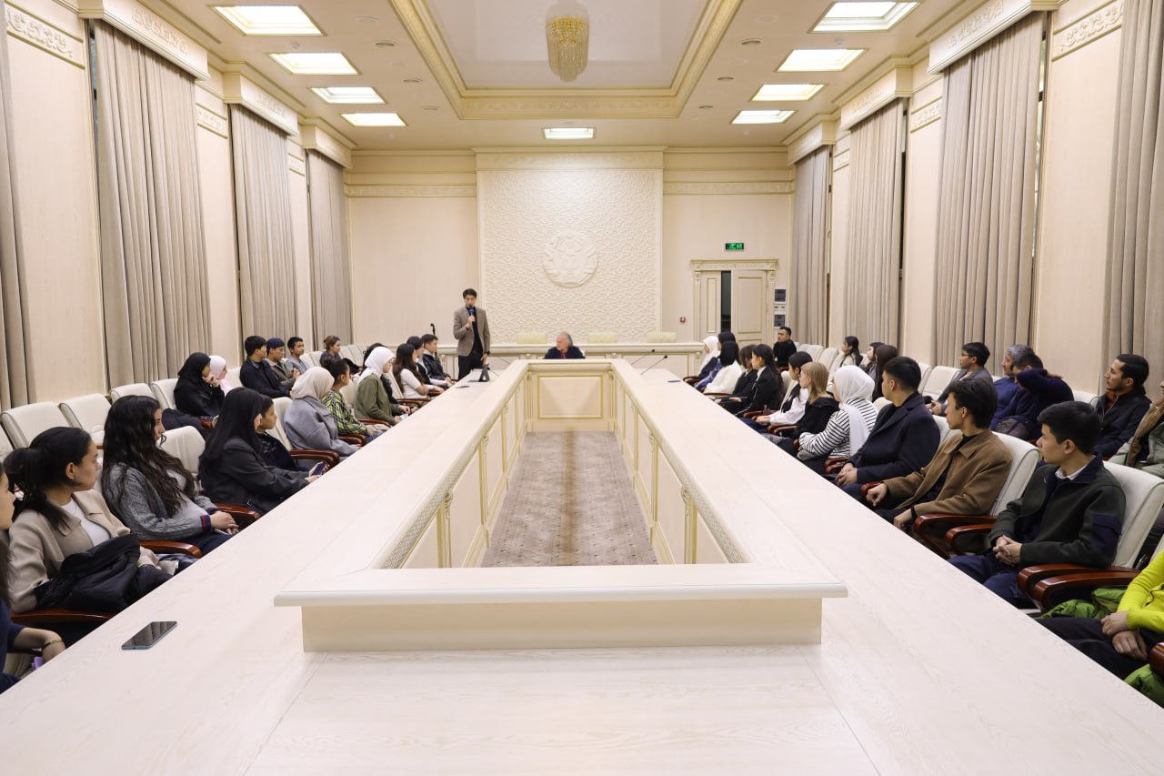 Badiiy akademiyada “Yosh ijodkorlar klubi”  tashkil etidi