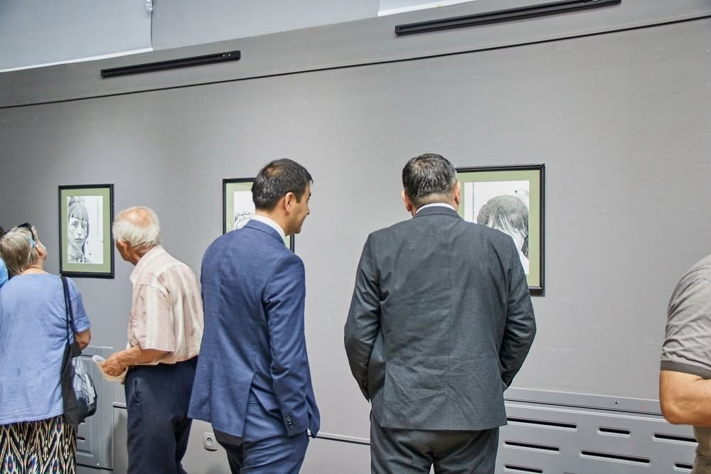 Ustoz grafik rassom Anvar Mamajonovdan shaxsiy ko'rgazma