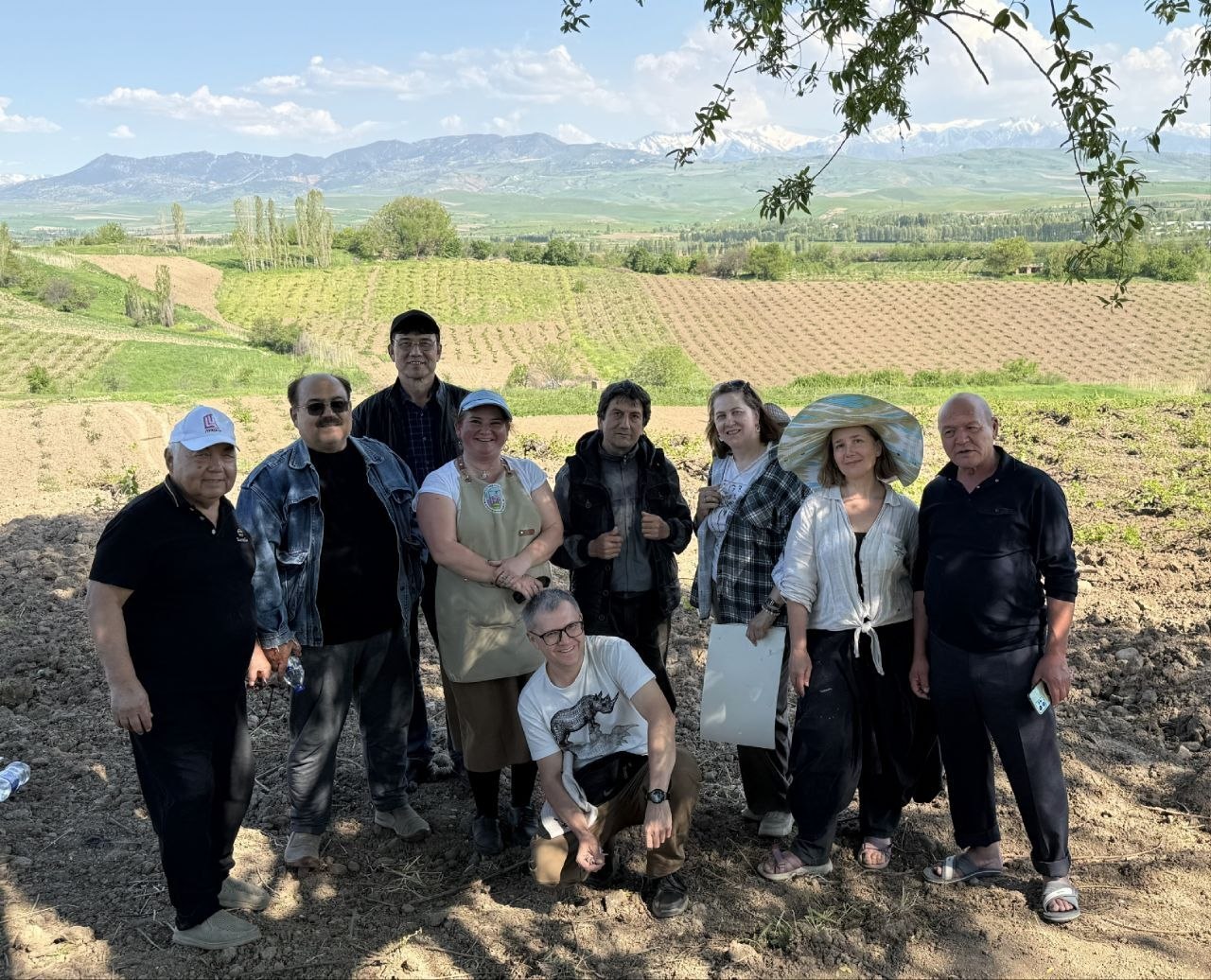 Badiiy ijodkorlar uyushmasi Toshkent viloyati bo‘limi hamda “Art-Karvon” rassomlar guruhi hamkorligida bahorgi plener tashkil etildi.