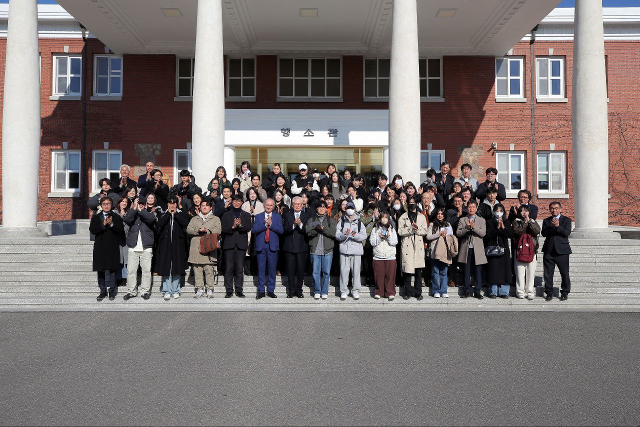 O‘zbekiston Badiiy akademiyasi raisi Akmal Nur Koreya Respublikasi Kemyong universitetining professori bo‘ldi