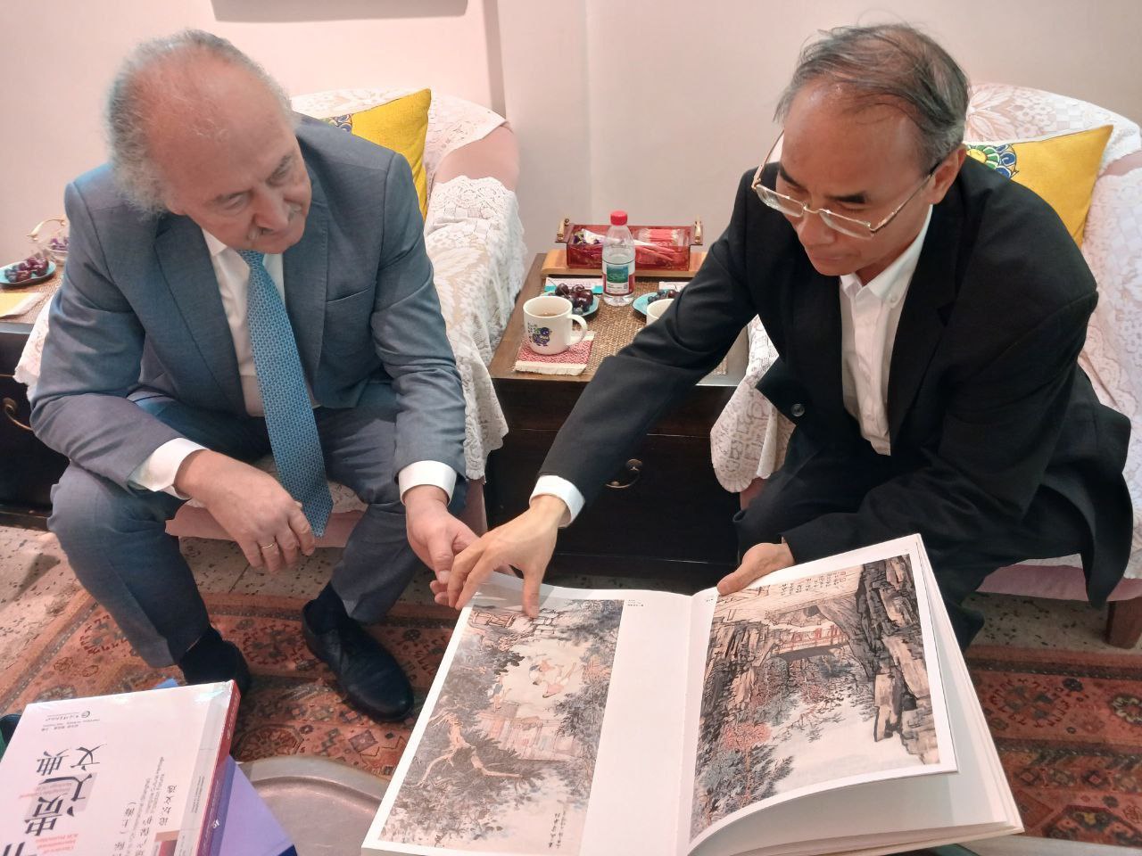 O‘zbekiston Badiiy akademiyasi hamda Shanxay sanʼat kolleksiyasi muzeyi o‘rtasida hamkorlik to‘g‘risida memorandum imzolandi. 