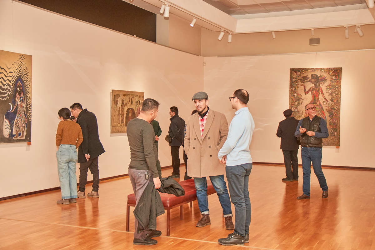 Fayzulla Ahmadaliyevning “Hadis izidan” nomli shaxsiy koʻrgazmasi ochildi