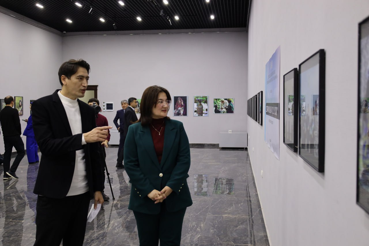 Xotin-qizlarga nisbatan zo‘ravonlikka barham berish xalqaro kuni munosabati bilan “Zo‘ravonlikka yo‘l yo‘q!” nomli fotoko‘rgazmasi ochildi
