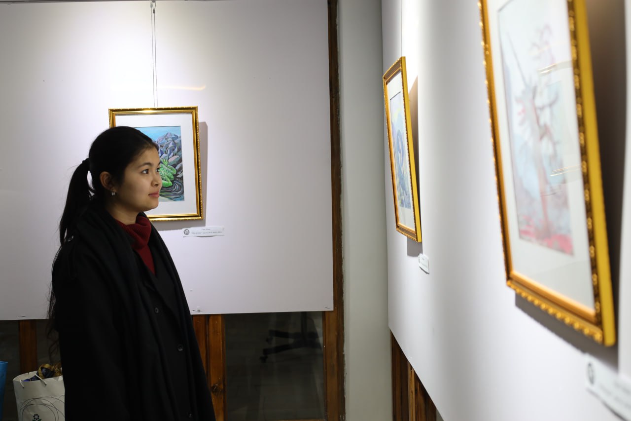 Rassom Chori Shamsning "Turkiylarning xayoliy jonzotlari" nomli ko'rgazmasi