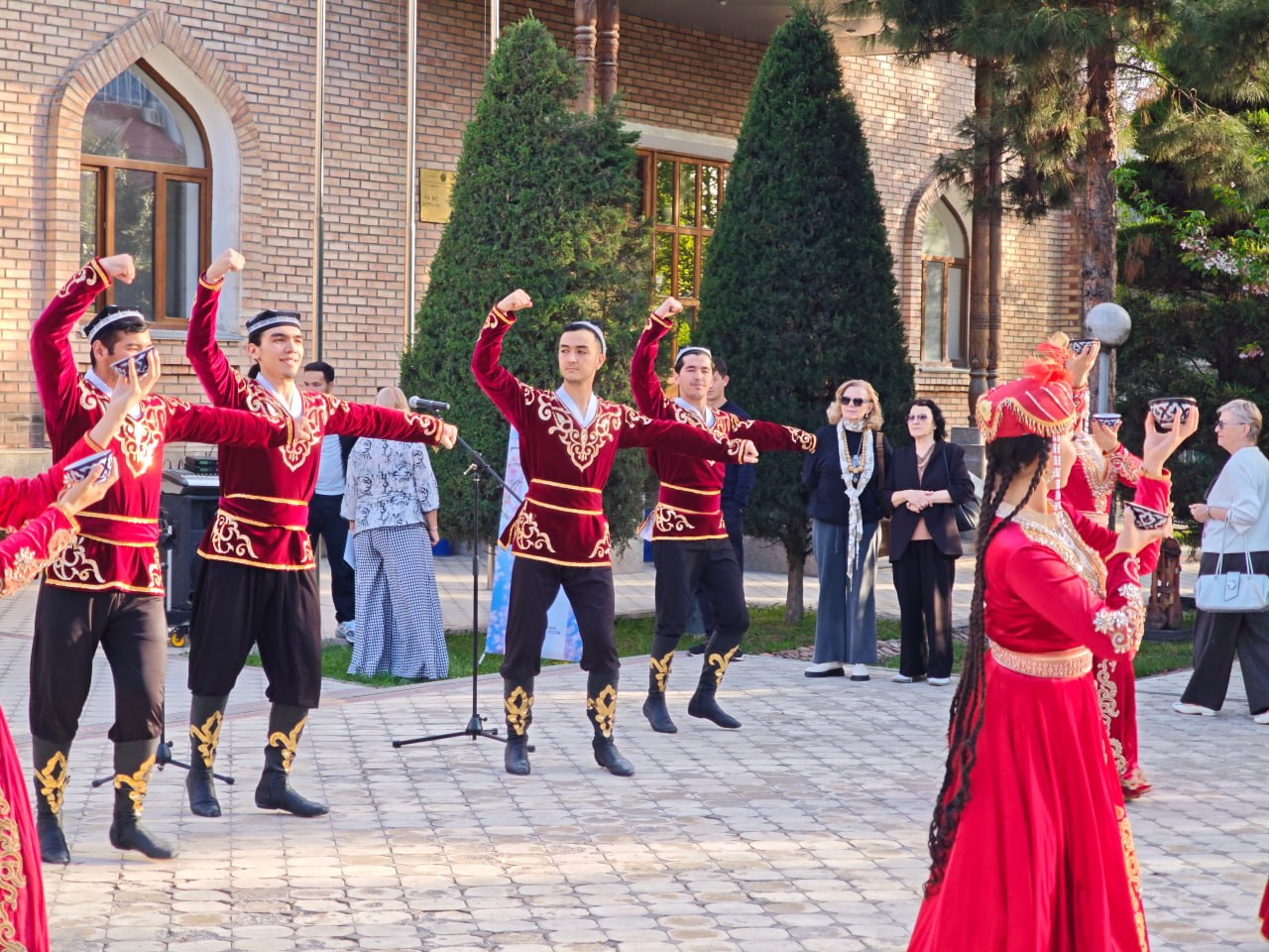 Xalqaro san'at festivali "Yapon bahori" "MARKAZIY OSIYO OSHXONASI" nomli Kaoru Morining manga korgazmasi