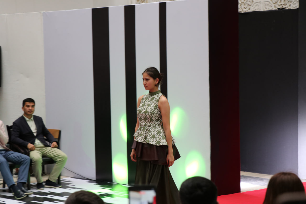 Respublika ixtisoslashtirilgan dizayn maktabi o‘quvchilarining zamonaviy va an’anaviy liboslar namoyishi bo‘lib o‘tdi.