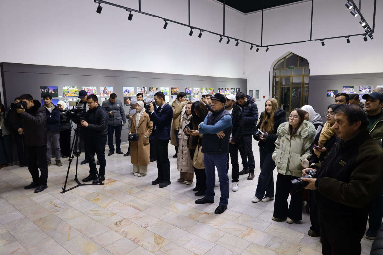 Husniddin Ato va shogirdlarining "Bir maktab - turfa nigoh" deb nomlangan fotoko‘rgazmasining ochilish marosimi bo'lib o'tdi