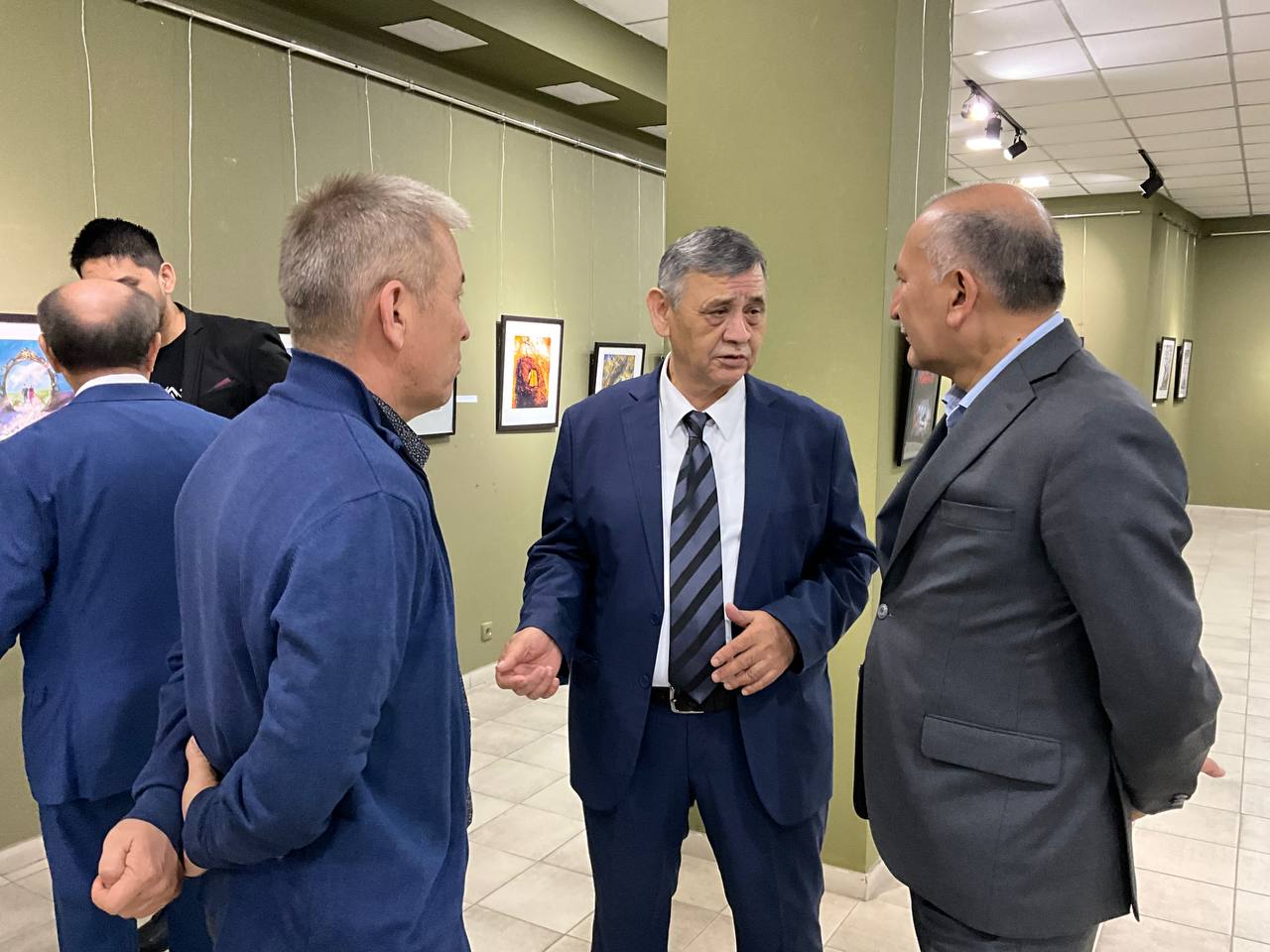 Bishkekda  Asliddin Kalonovning "Asrga tatigulik kun"  deb nomlangan shaxsiy ko'rgazmasi ochildi