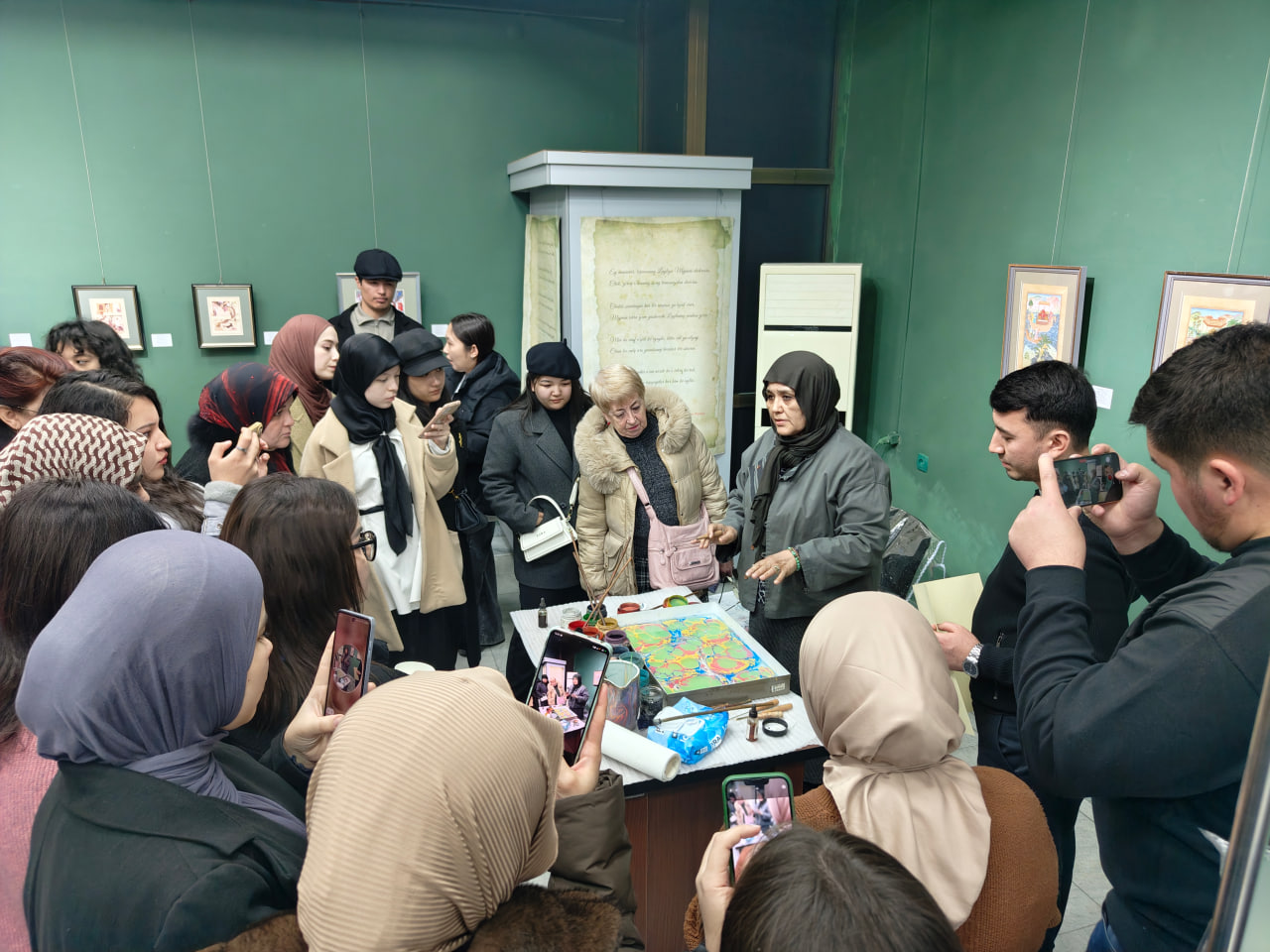 “So‘z, tasvir va saltanat daholari” ko‘rgazmasi