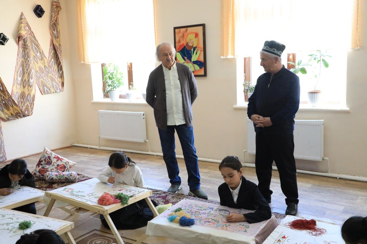 Akmal Nur Navoiy viloyatiga xizmat safari Navoiy ixtisoslashtirilgan sanʼat maktab-internatiga tashrif buyurdi.