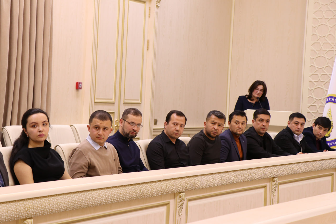 Oliy rassomlik kursi bitiruvchilariga sertifikatlar topshirildi, yangi izlanuvchilar ijodiy faoliyatni boshladi