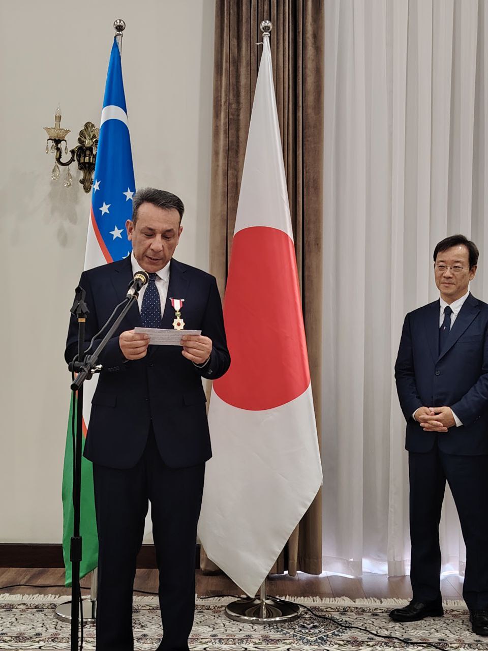 Ikuo Xirayama xalqaro madaniyat karvon saroyi direktori Farrux Usmonov Yaponiya imperatorining ordeni bilan taqdirlandi.