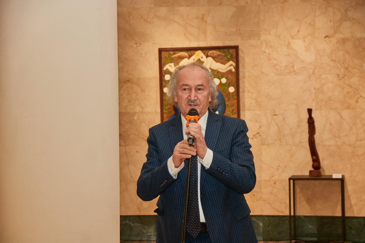 Fayzulla Ahmadaliyevning “Hadis izidan” nomli shaxsiy koʻrgazmasi ochildi