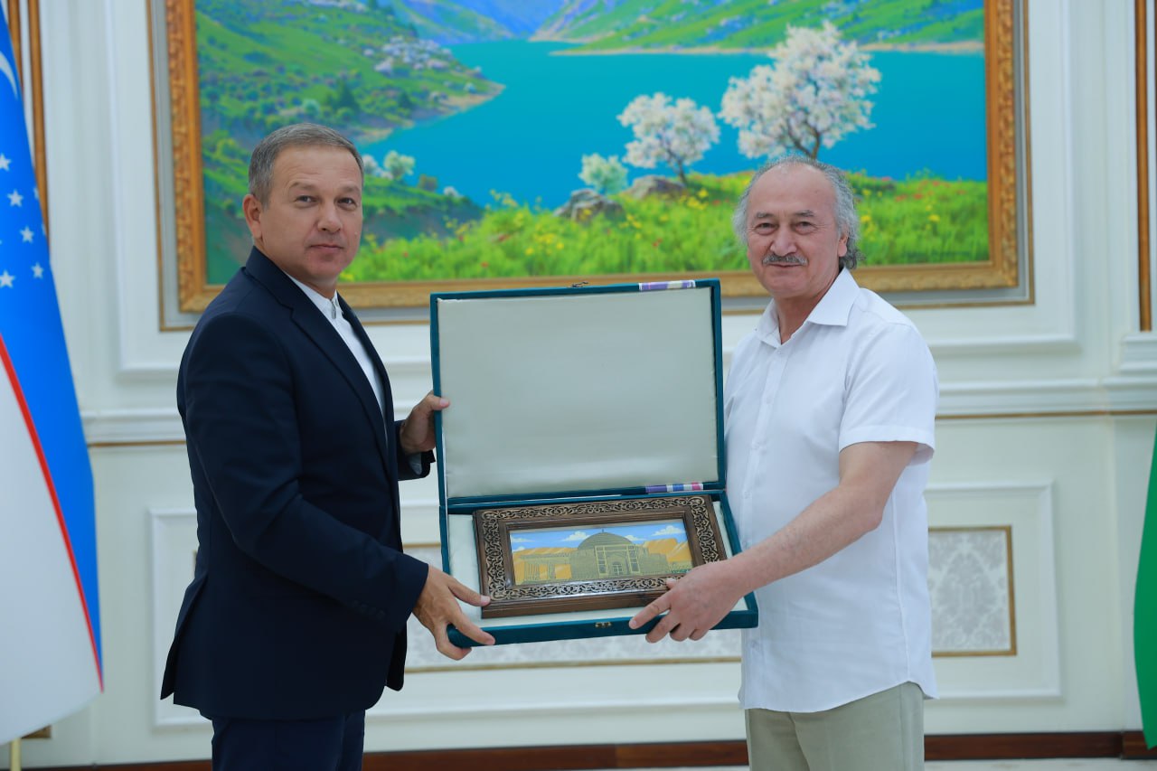 O‘zbekiston Badiiy akademiyasi raisi Akmal Nur Navoiy viloyatida xizmat safarida