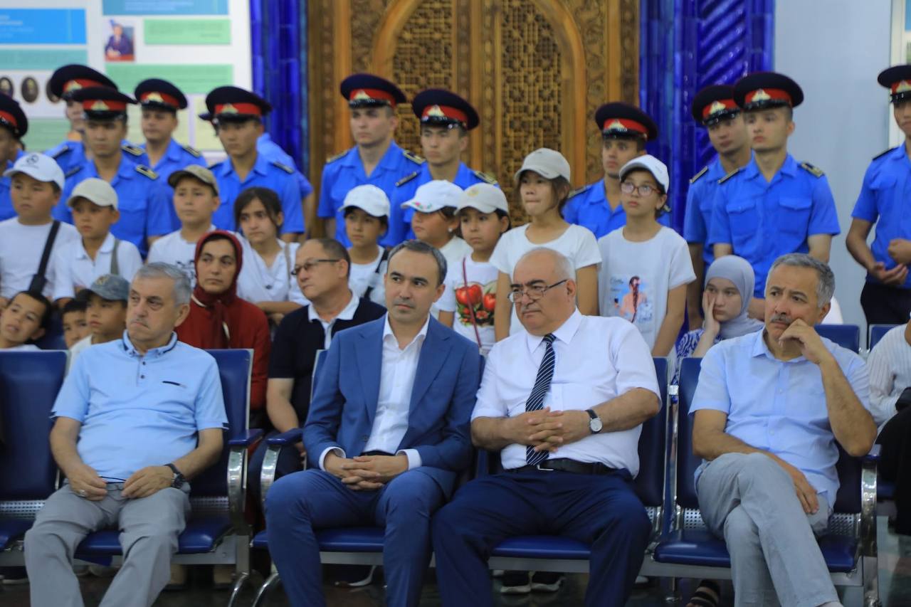 “Qatag’on tarixi yosh ijodkorlar nigohida” nomli yangi ko’rgazma ochildi