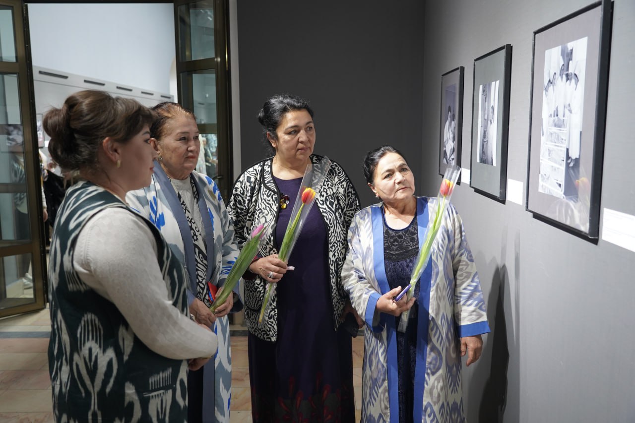 Toshkent fotosuratlar uyida “O‘zbek ayoli — o‘tmish, nafosat, kelajak ramzi” shiori ostida fotoko‘rgazma ochildi
