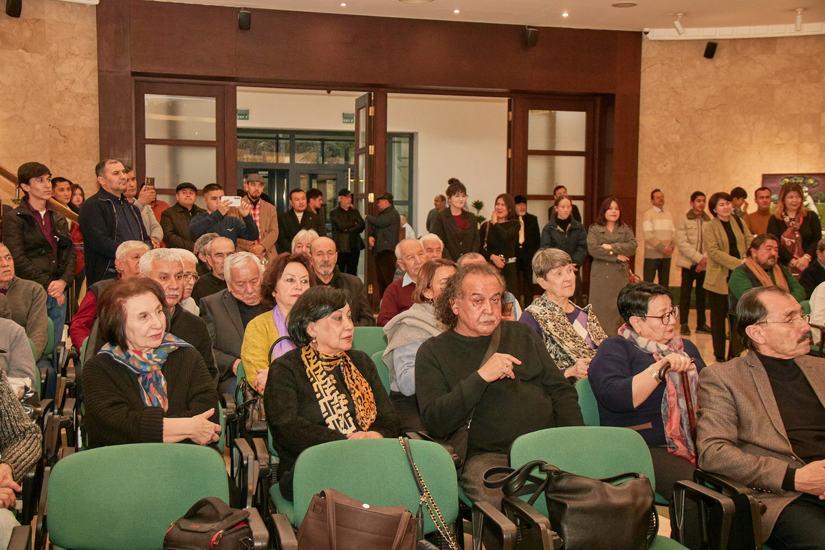 Fayzulla Ahmadaliyevning “Hadis izidan” nomli shaxsiy koʻrgazmasi ochildi