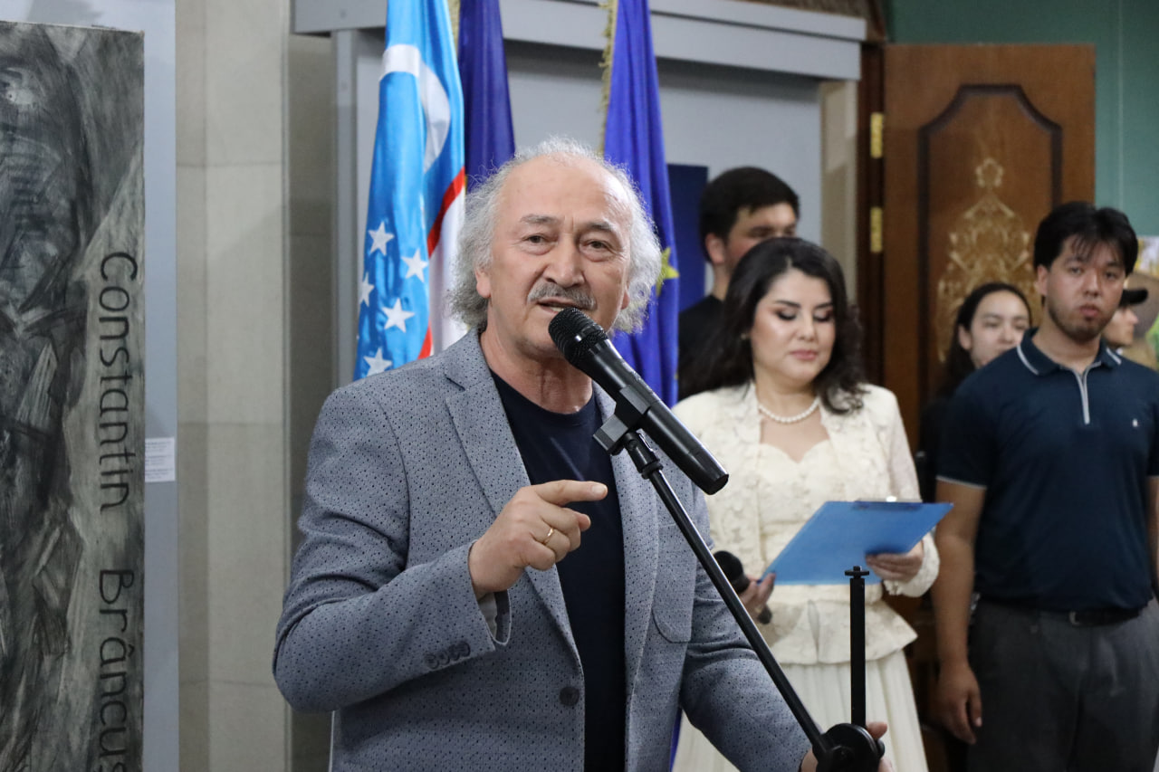 “Tirgu-Jiudagi ‘Qahramonlar yo‘li’ mahobatli ansambli” nomli fotoko‘rgazma ochildi.