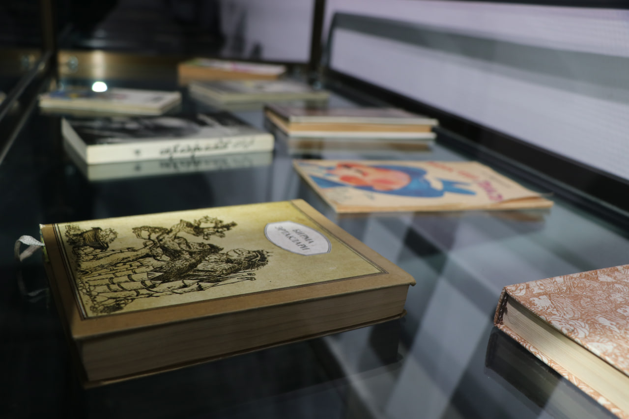 Viktor Apuxtinning “Haqiqiy grafika – o‘tmishdan kelajakka nazar” nomli muzey asarlari retrospektiv ko‘rgazmasi ochildi