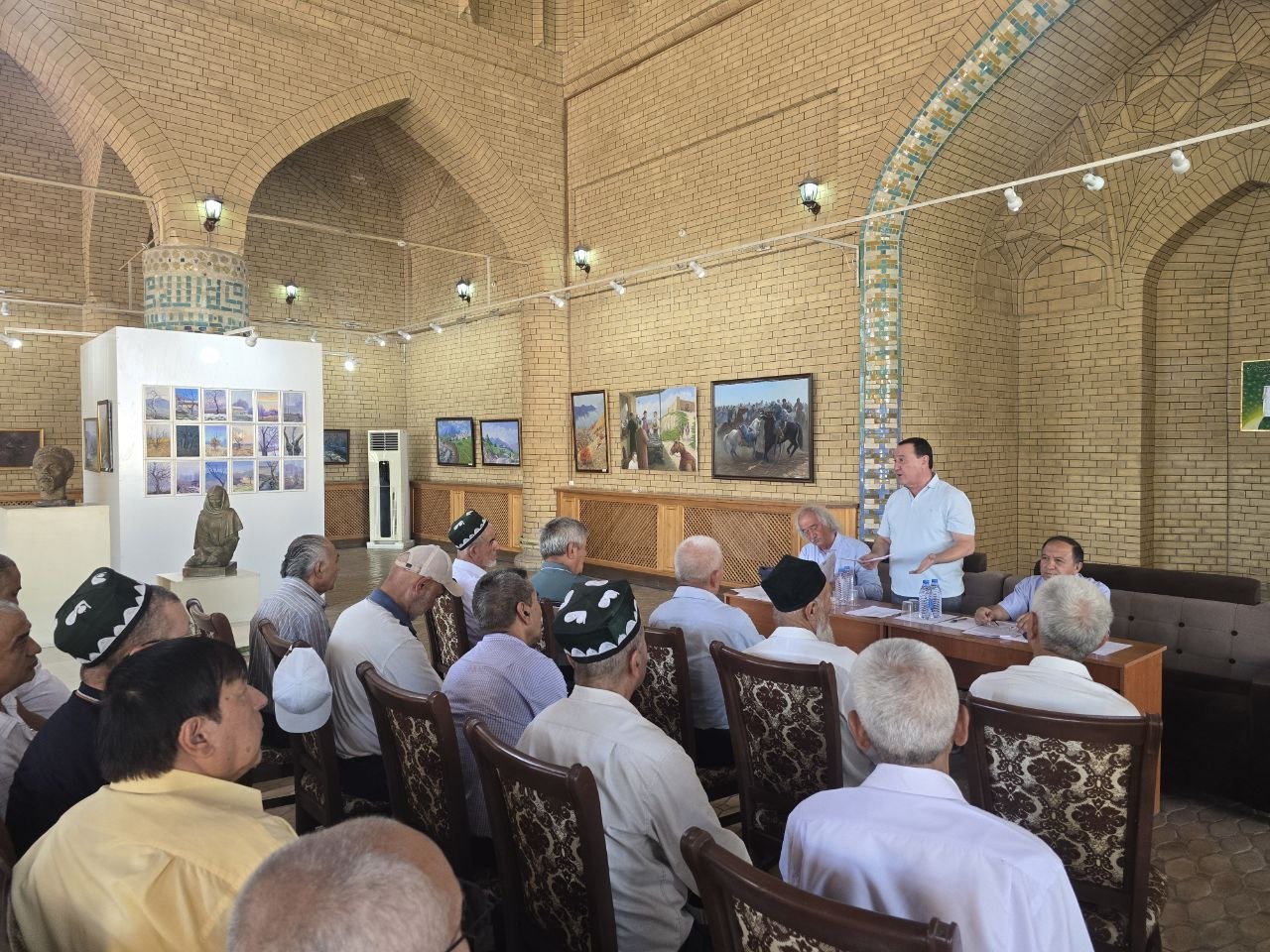 Namangan viloyati ijodkorlari bilan uchrashuv o‘tkazildi