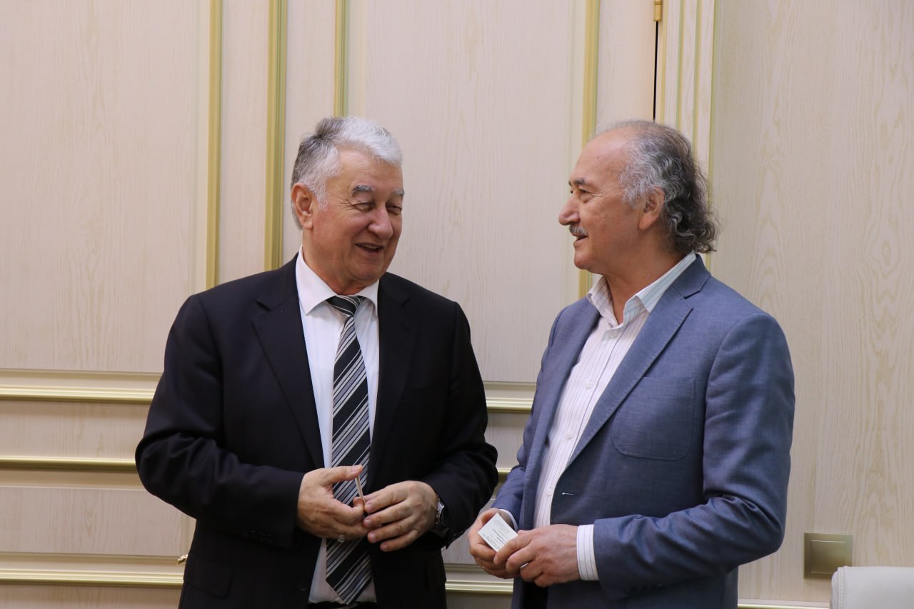 “Ertaknamo Buxoro” kartinasi Indoneziya Tashqi ishlar vazirligi muzeyiga tuhfa etildi