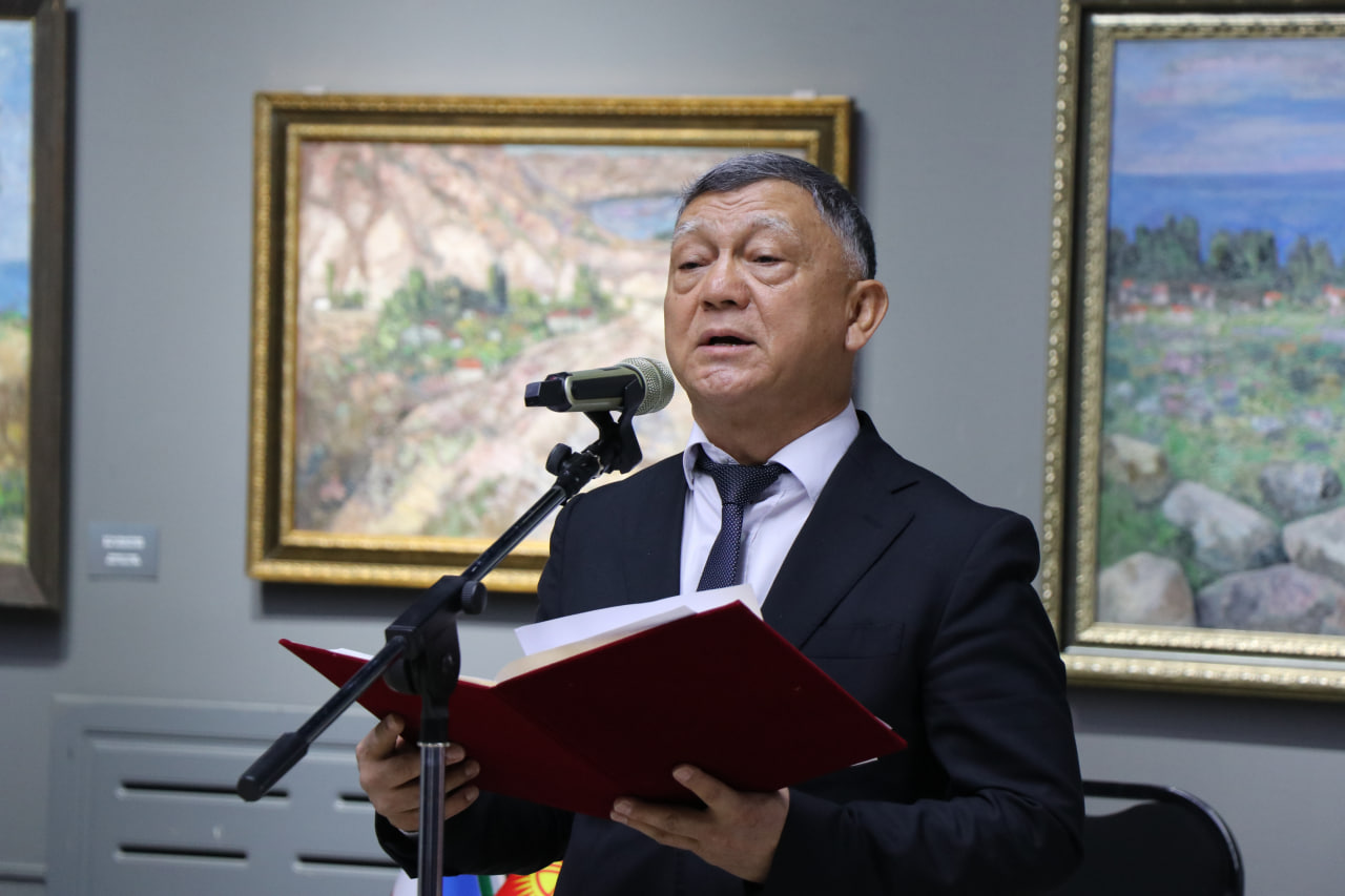 Toshkentda taniqli qirg‘iz rassomi Talgat Mirrahimovning keng ko‘lamli retrospektiv ko‘rgazmasi ochildi