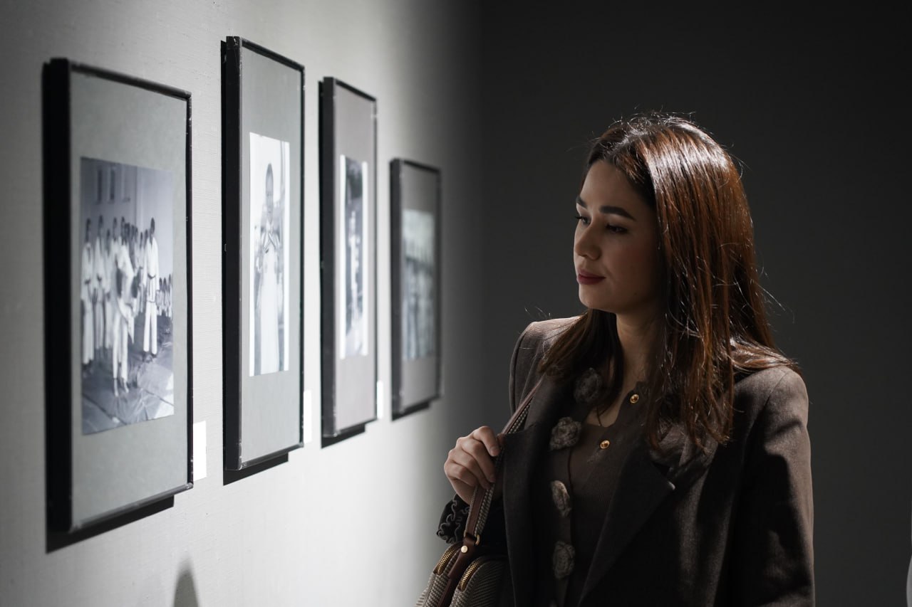 Toshkent fotosuratlar uyida “O‘zbek ayoli — o‘tmish, nafosat, kelajak ramzi” shiori ostida fotoko‘rgazma ochildi