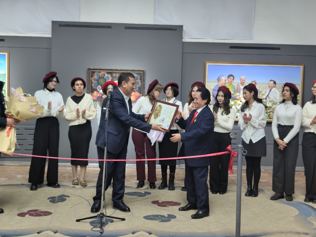 Zuxriddin Islomshikovning 75 yilligi munosabati bilan tashkil etilgan «Avlodlar chorrahasi» nomli ko‘rgazmaning ochildi