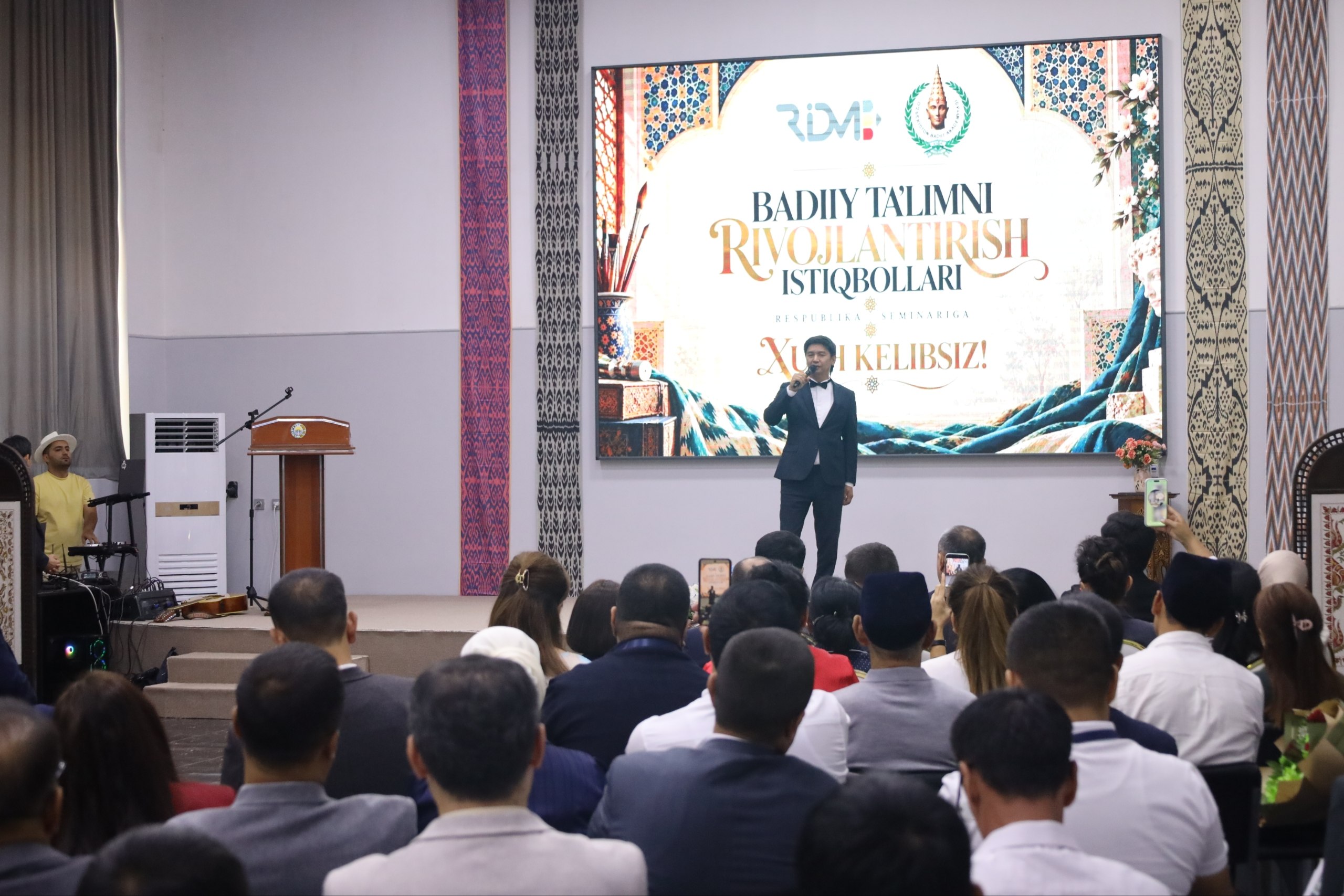 “Badiiy ta’limni rivojlantirish istiqbollari” mavzusida Respublika seminarining tantanali ochilish marosimi bo'lib o'tdi.