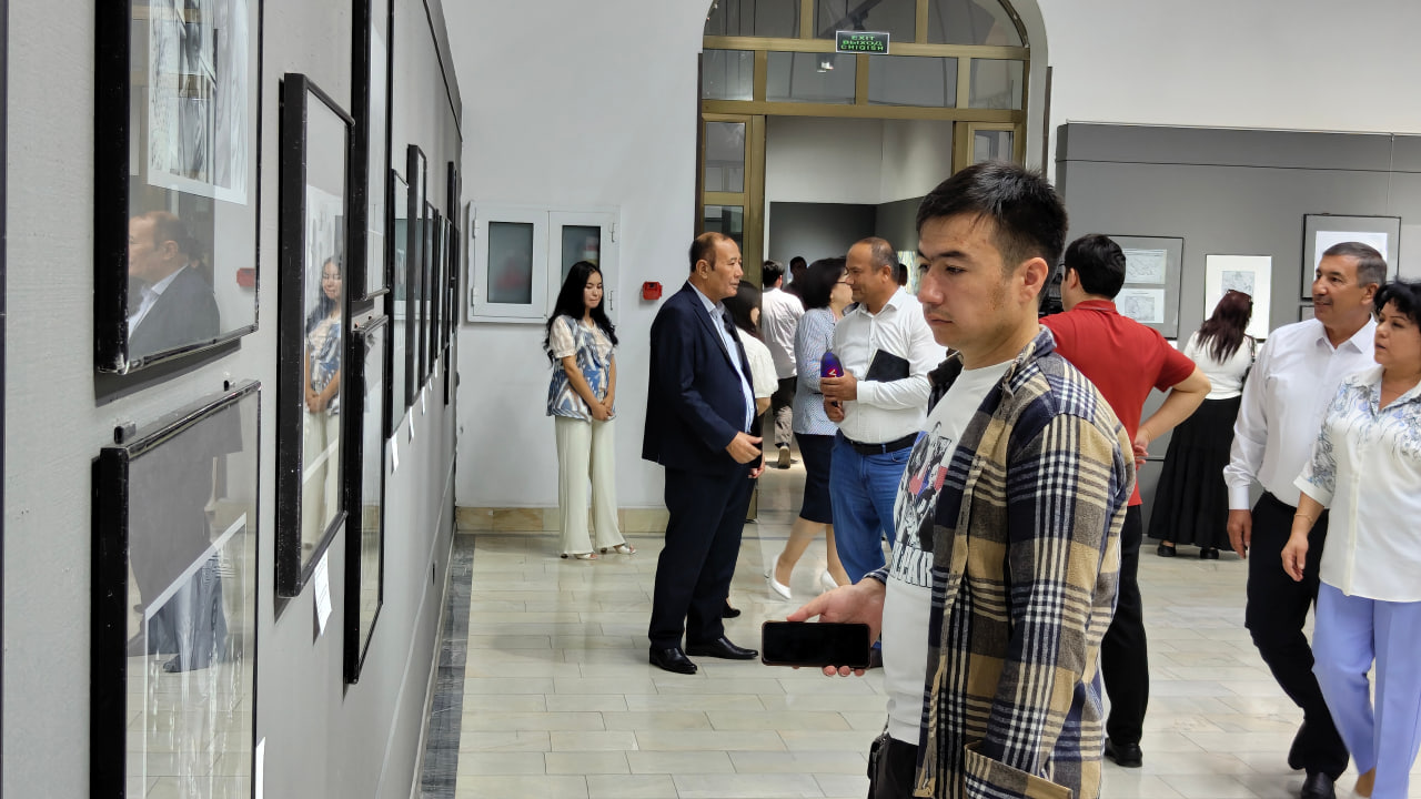 Toshkent fotosuratlar uyida “Bir boʻlsak – yagona xalqmiz, birlashsak – Vatanmiz!” shiori ostida “Mustaqil Vatan: shonli tarix-Yangi Oʻzbekiston” nomli fotokoʻrgazma ochildi.