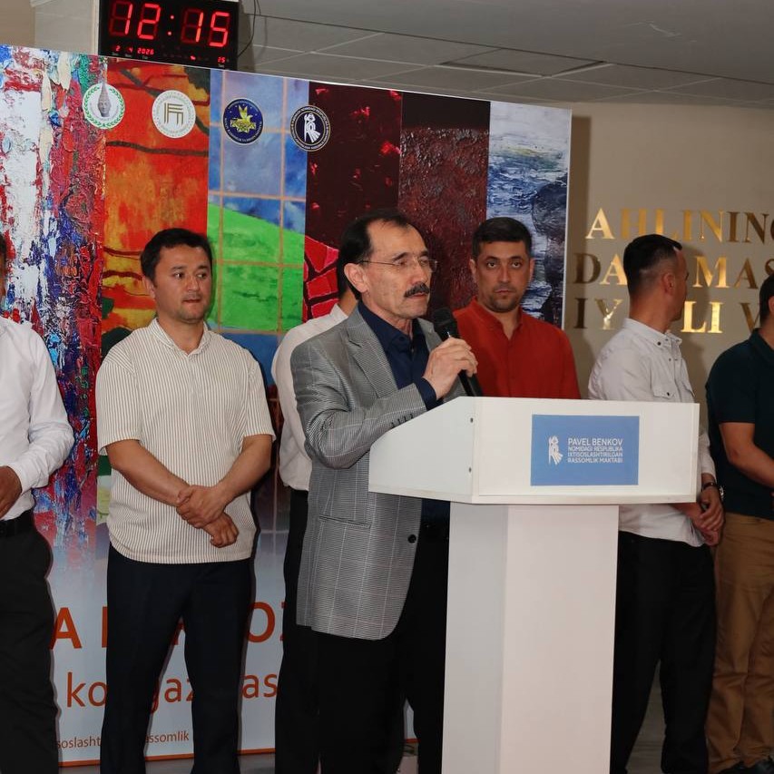 Ustoz-shogird anʼanasi asosida 16 nafar rassom ishtirokida "Moviyga parvoz" nomli ko‘rgazma ish boshladi.