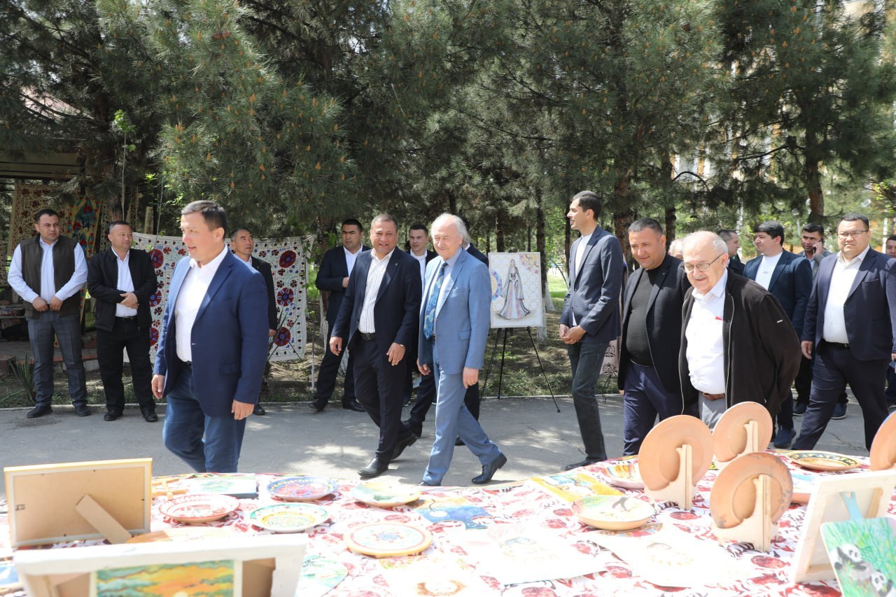 Badiiy akademiya raisi Akmal Nur xizmat safari bilan ayni damda Navoiy viloyatida bo‘lib turibdi