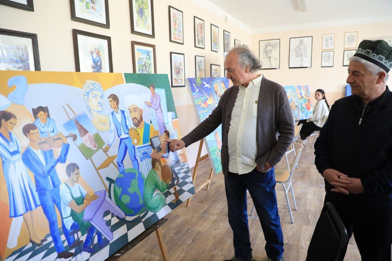 Akmal Nur Navoiy viloyatiga xizmat safari Navoiy ixtisoslashtirilgan sanʼat maktab-internatiga tashrif buyurdi.