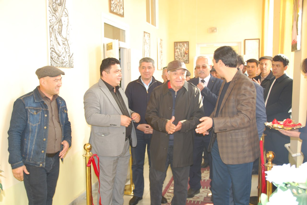 Baxtiyor Nazarovning "Kino olamidagi izlanishlar" mavzusida shaxsiy ko‘rgazmasi ochildi.